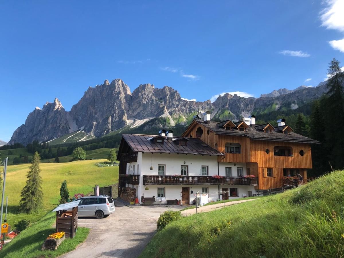 Ciasa Coletin Hotel Alvera Buitenkant foto